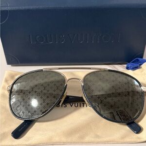 Louis Vuitton Silver Frame Aviator Sunglasses with Monogram Grey Lenses